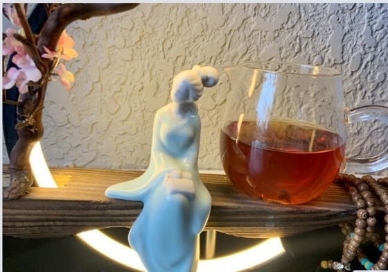 Da Hong Pao, prodotto nel Fujian Wuyi Mountain, è tè oolong, di ottima qualità.