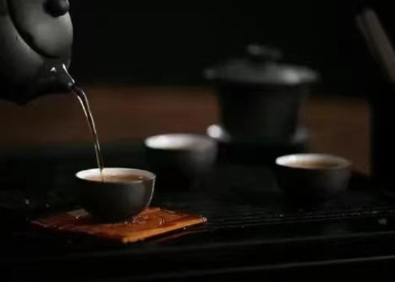 Tè Oolong caldo o freddo con profumo floreale per suggerimenti