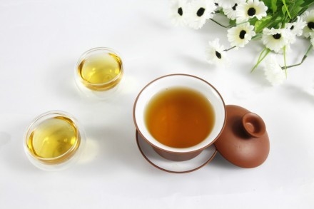 Tè di peonia d'oro per la conservazione fredda con foglie sciolte