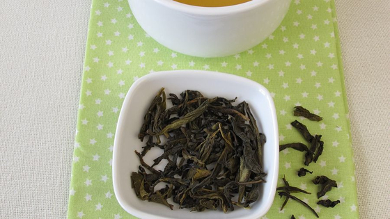 Vivi l' eleganza del tè di peonia dorata dal deposito a secco